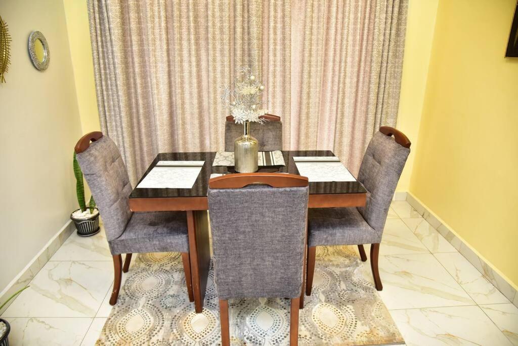 Elegant 3-Bedroom Condo with Pool, Gym & Free Wi-Fi view 2