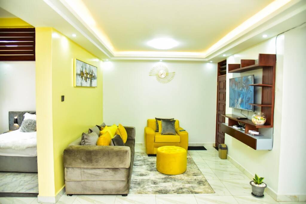 Elegant 3-Bedroom Condo with Pool, Gym & Free Wi-Fi view 4