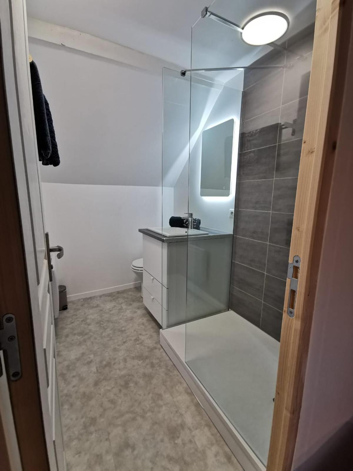 Les appartements du centre, 3 appartements avec CLIMATISATION, 4 appartements avec climatiseur mobile, refaits à neuf, 50m à pieds des commerces, restauran, photo 11