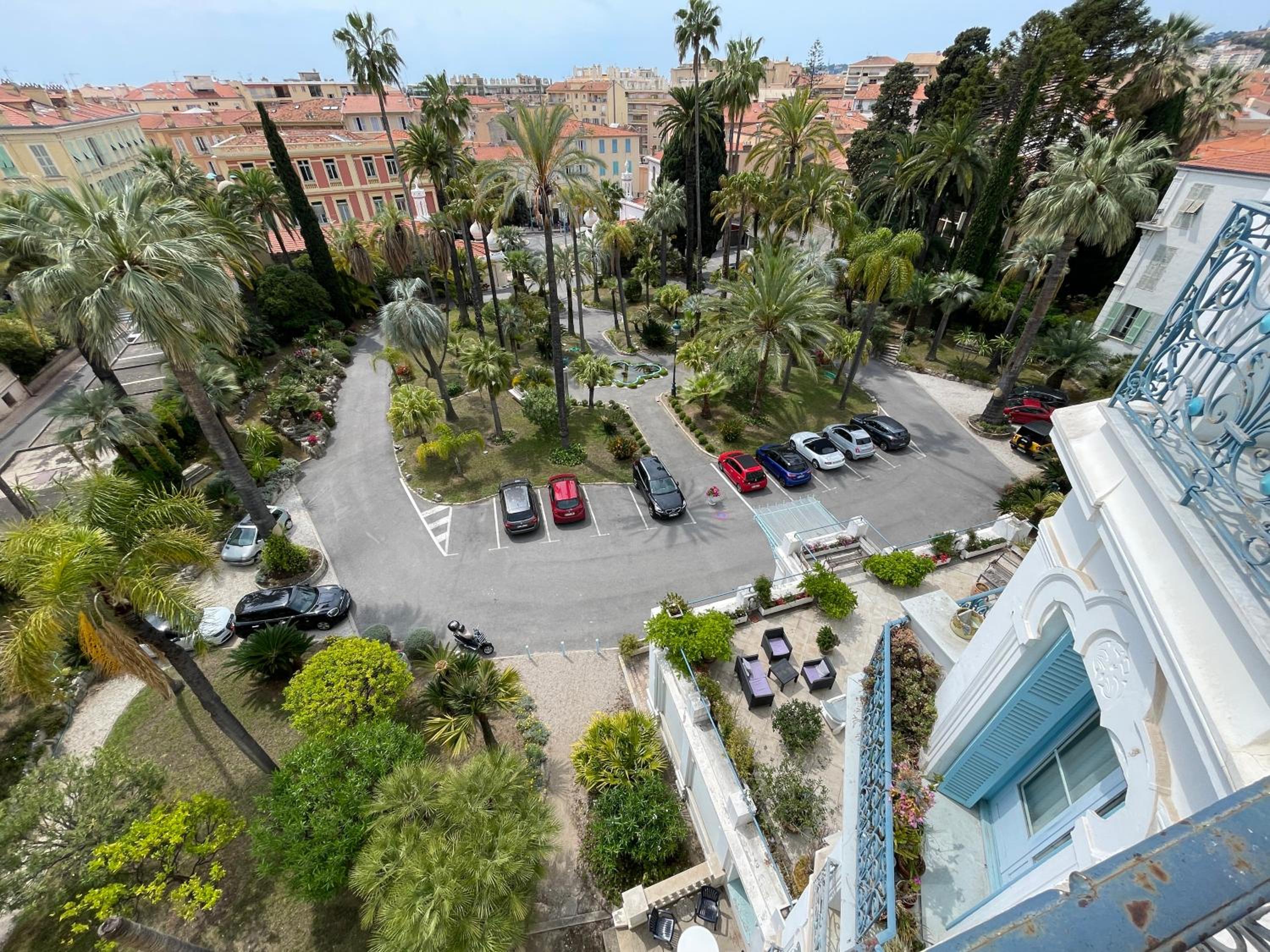 L'Orient Palace Apartments