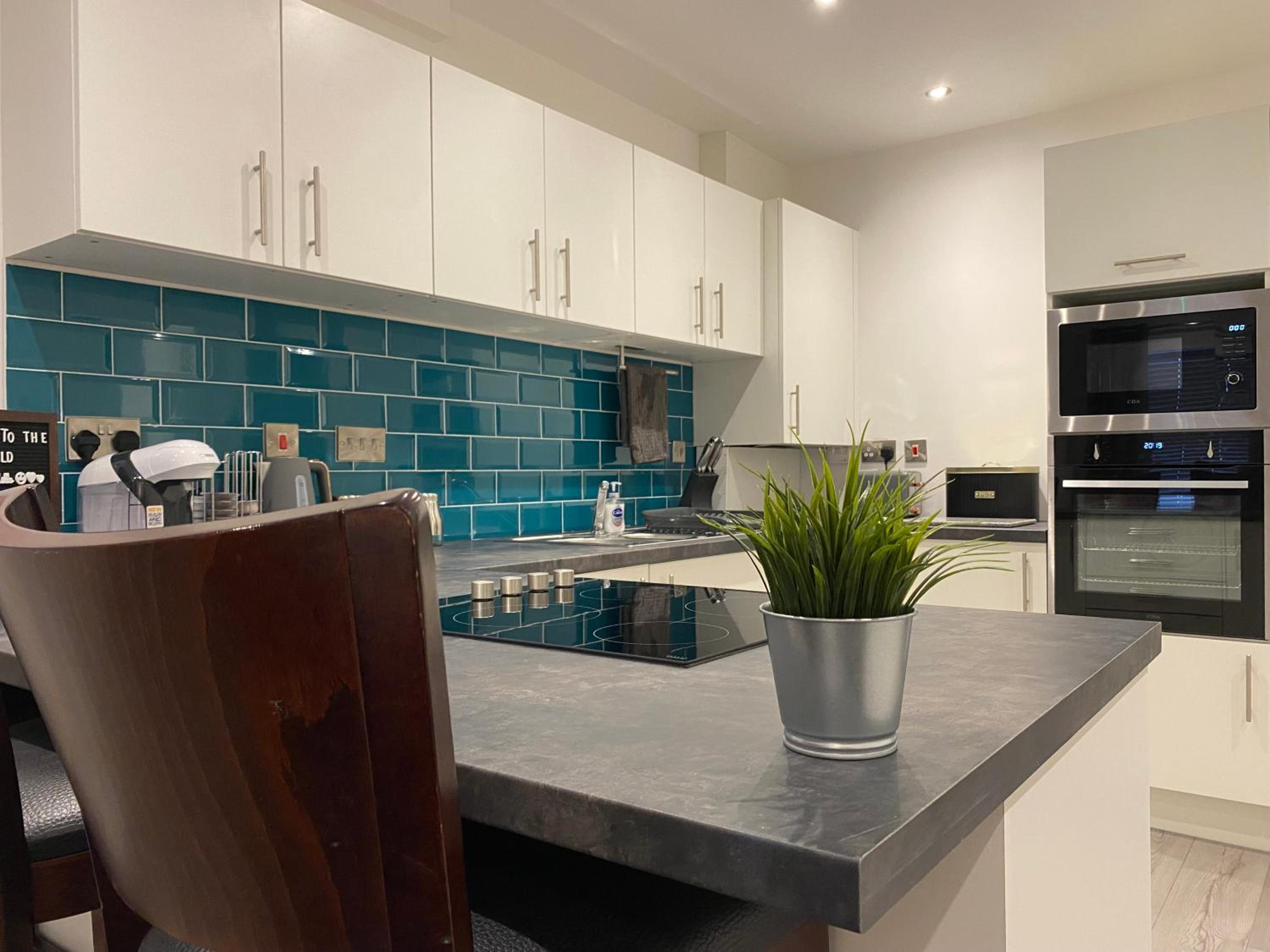 Modern 3 bedroom apartment close to the city centre view 5