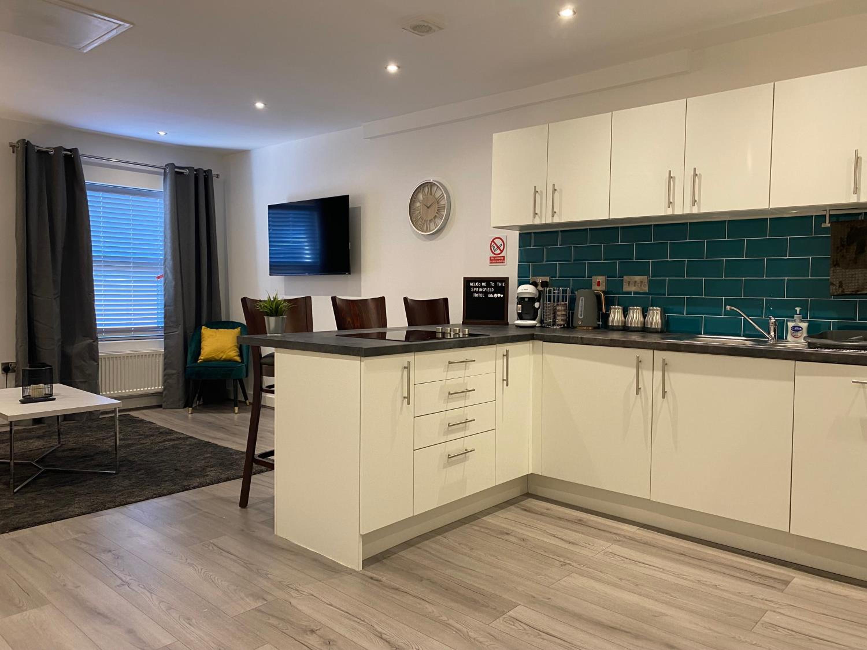 Modern 3 bedroom apartment close to the city centre view 3