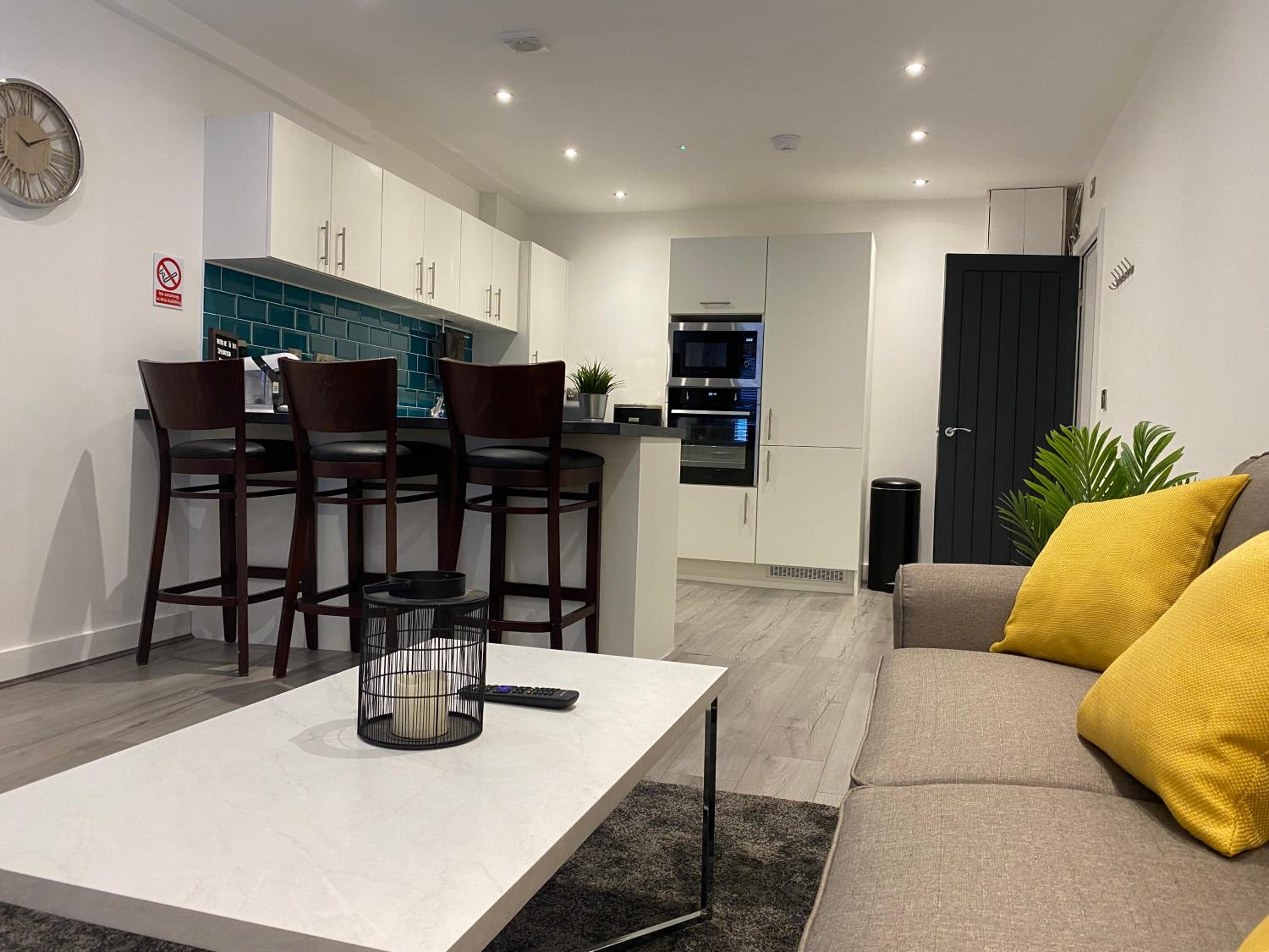 Modern 3 bedroom apartment close to the city centre view 2