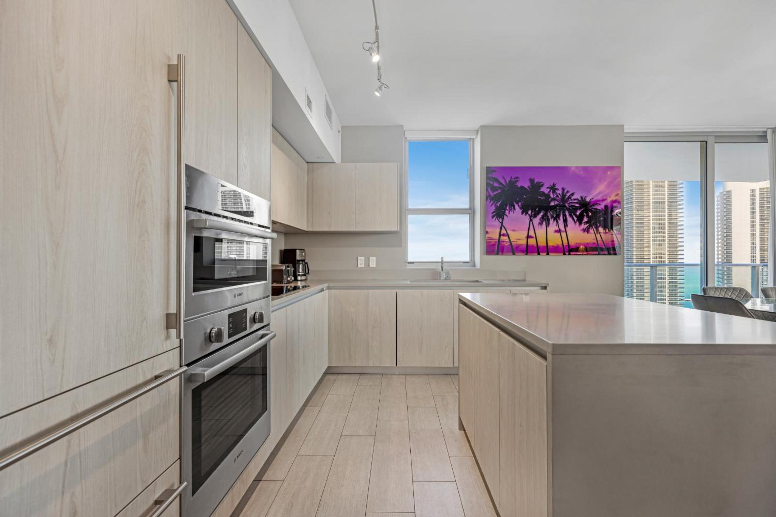 25 min to FIFA!!! Hyde House - Luxury High Floor 2BR 2BA Apartment Suite with direct ocean view, roof top pool, resort amenities view 5