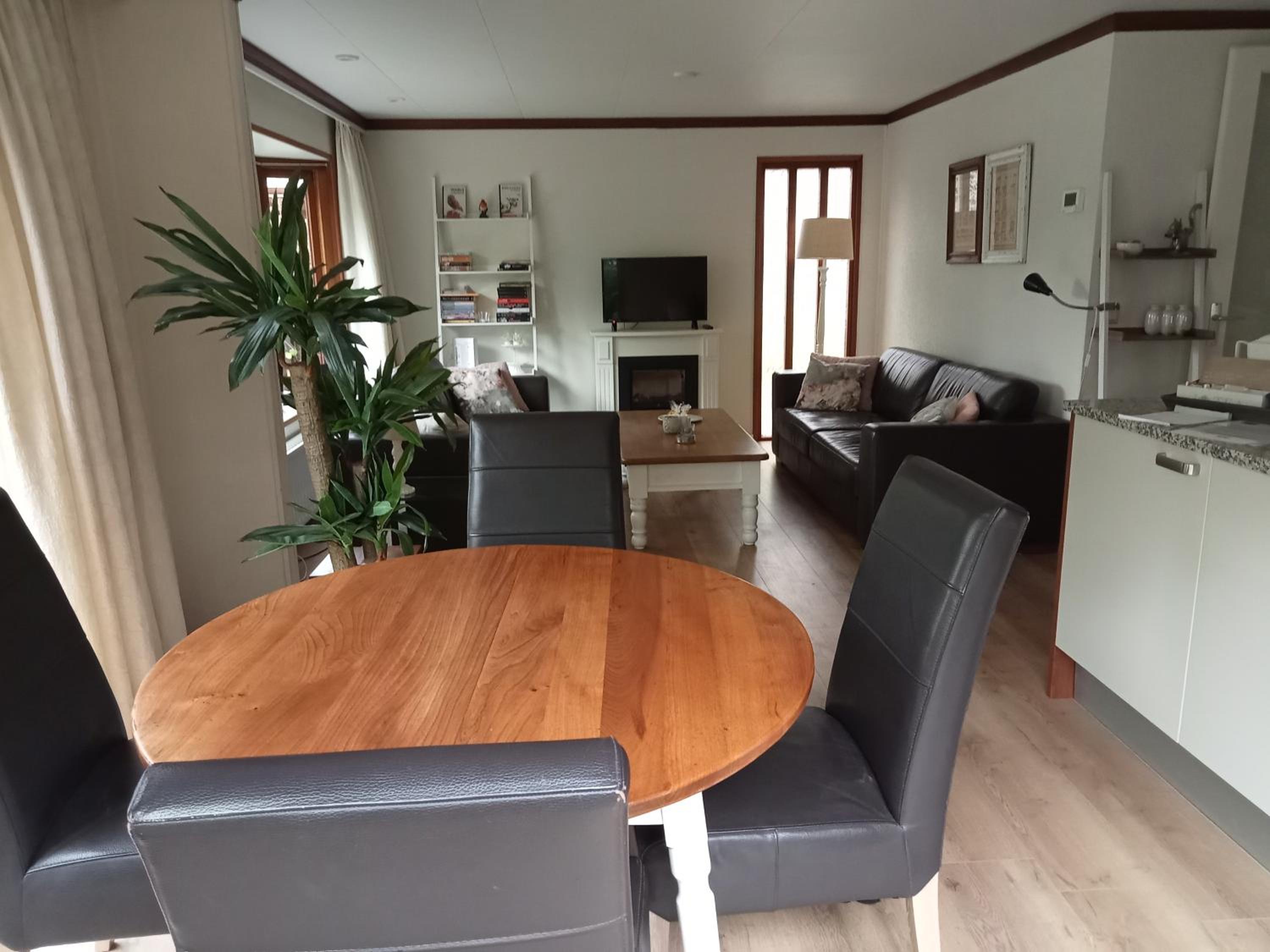 Roodborstje 4 persoonschalet Putten view 3