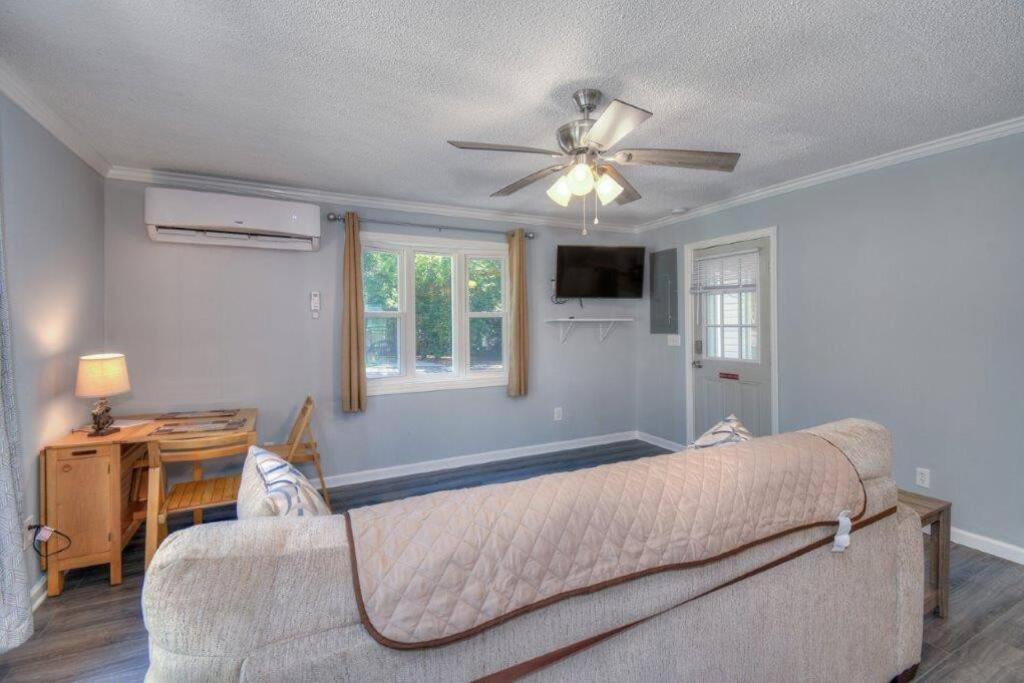 Beach Lovin/ 1 BR, handicap access, pets ok view 2