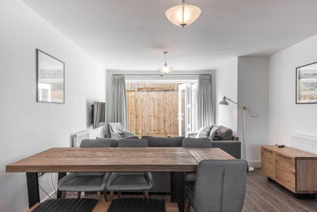 Beach Mews - Modern townhouse with patio and private parking view 5