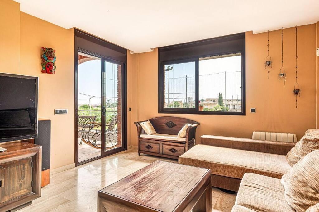Casa rustica con piscina y jardin