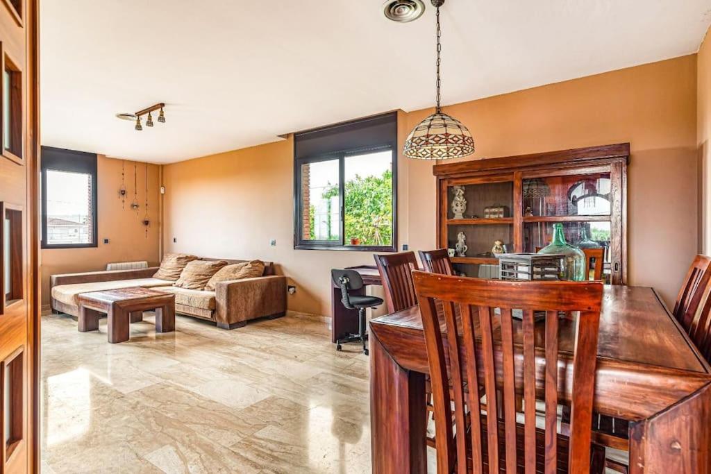Casa rustica con piscina y jardin