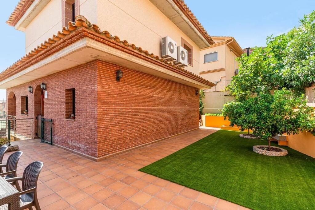 Casa rustica con piscina y jardin