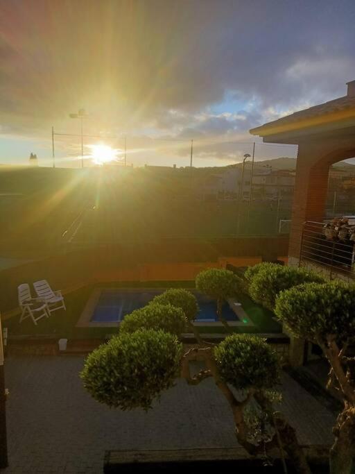 Casa rustica con piscina y jardin
