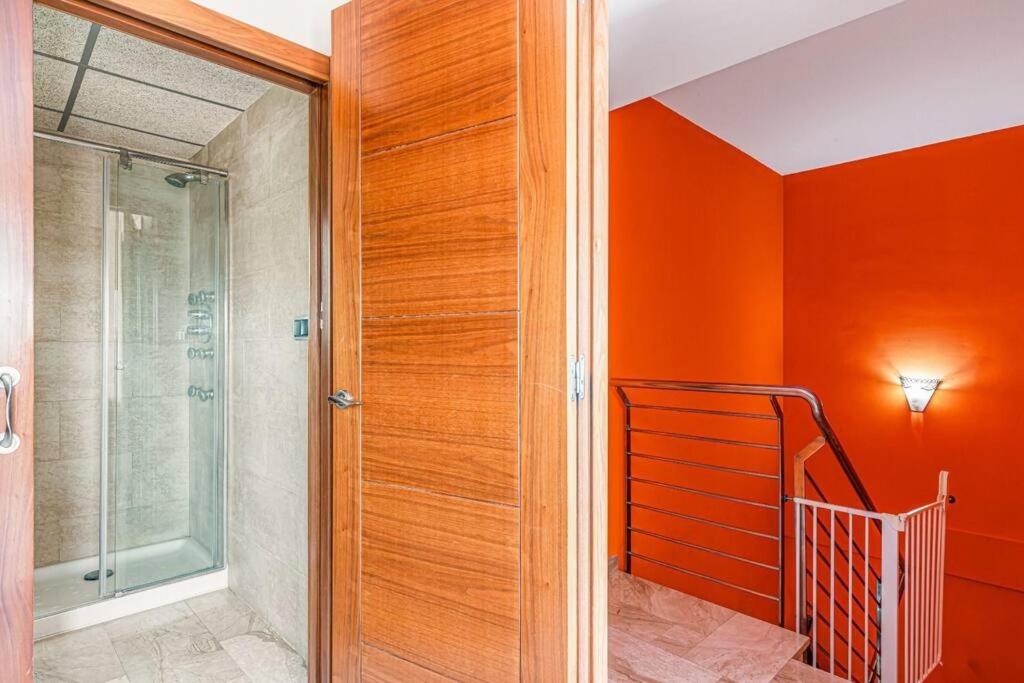 Casa rustica con piscina y jardin