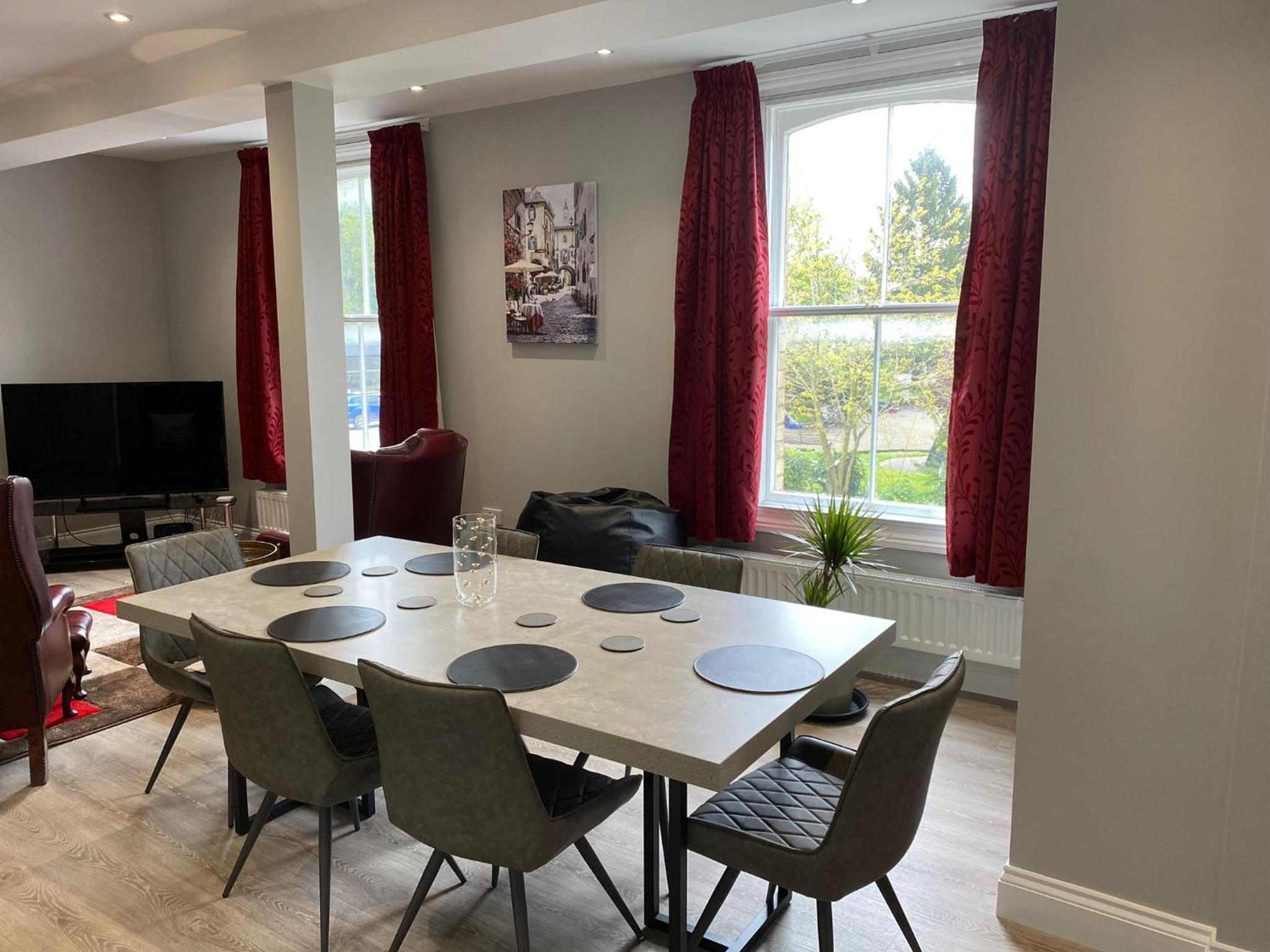 Clarendon Luxury Apartment