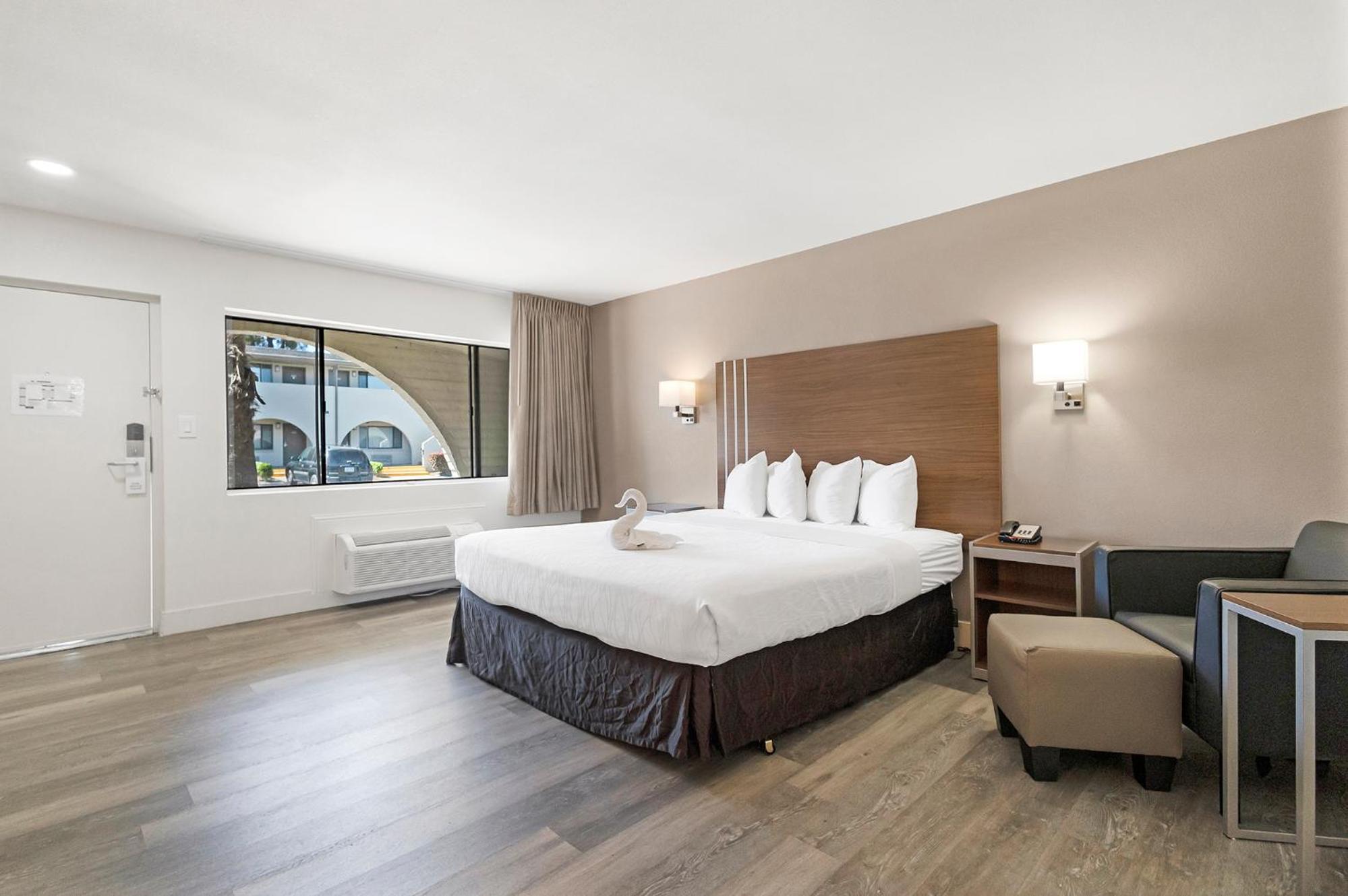 Sacramento Vacations - Heritage Inn Express Roseville - Property Image 1
