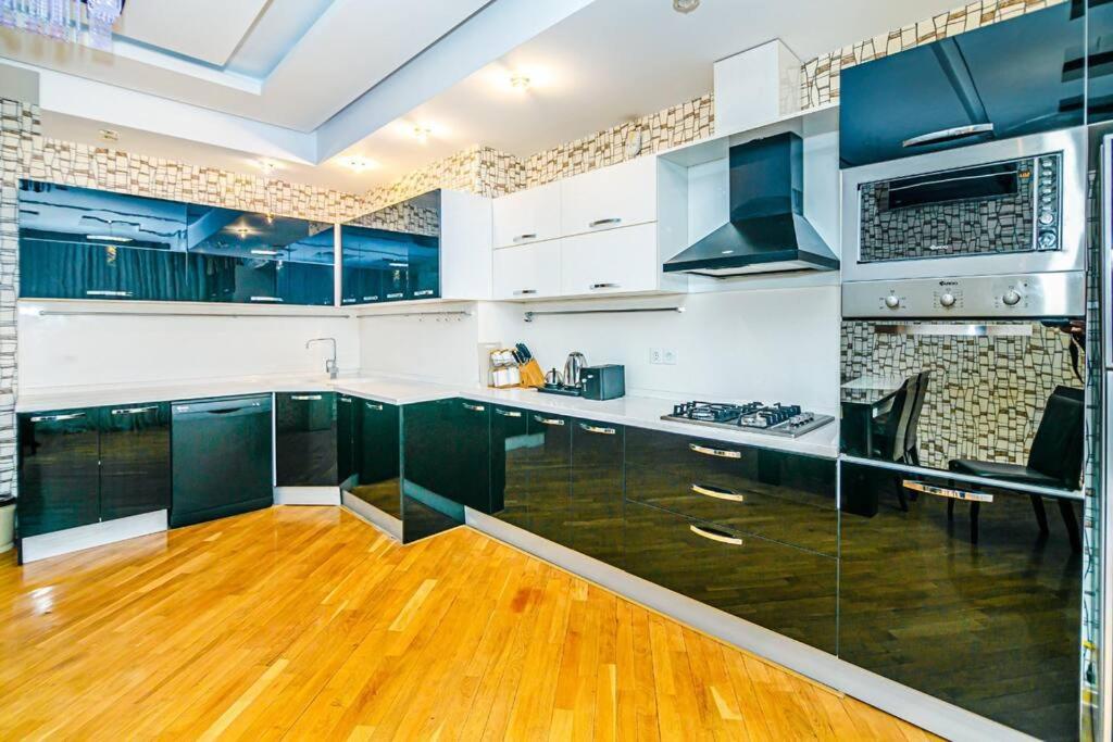Baku Apartment K14