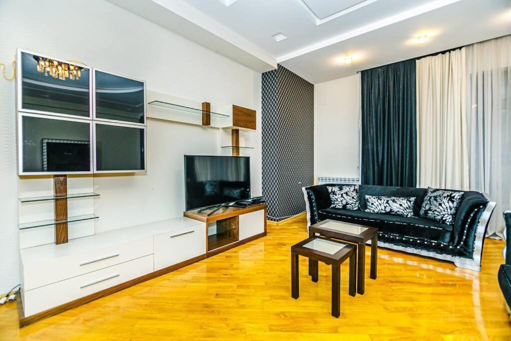 Baku Apartment K14