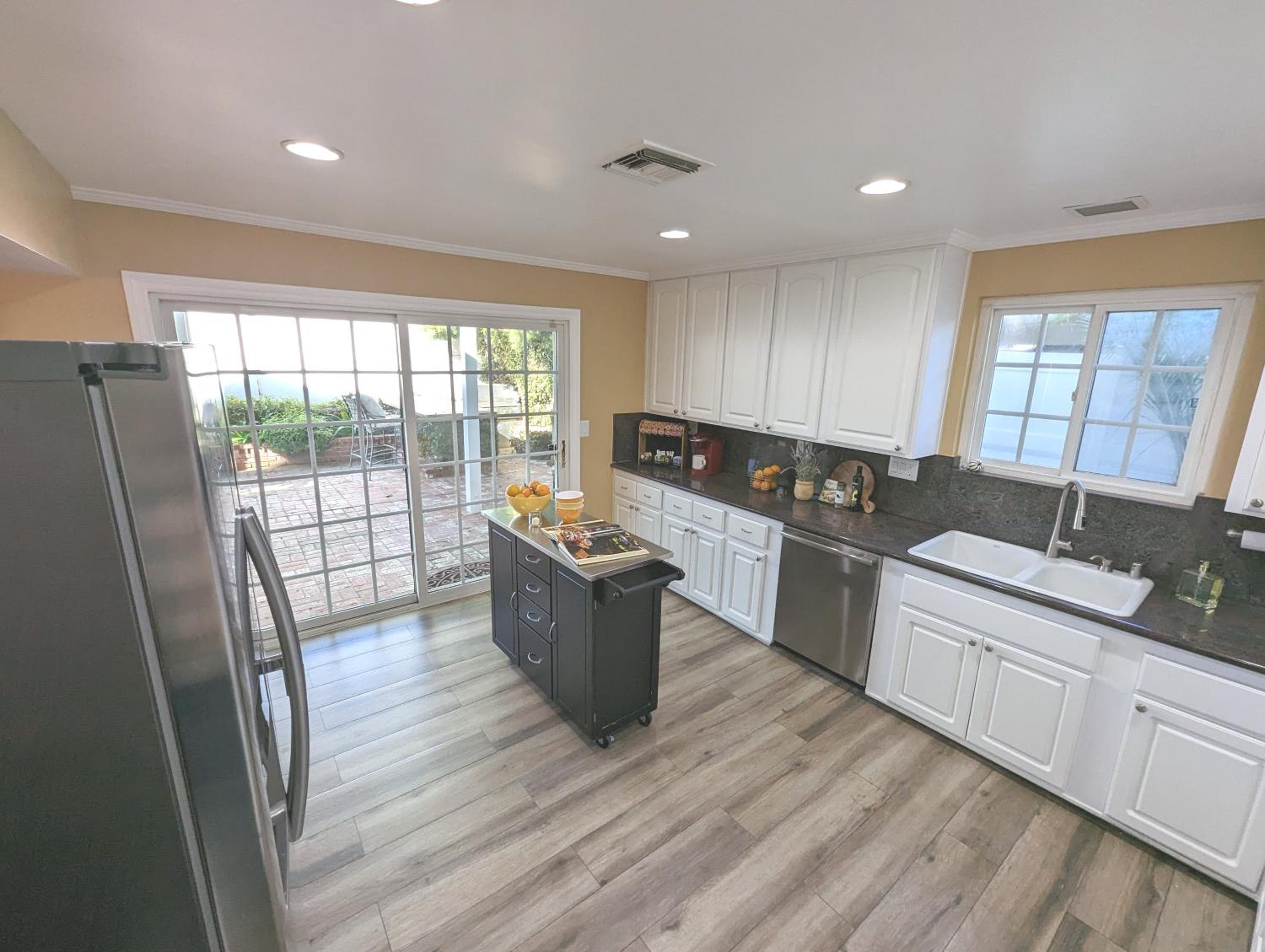 4 BR Encino Home w/ Amazing Yard, Near Everything - Property Image 8