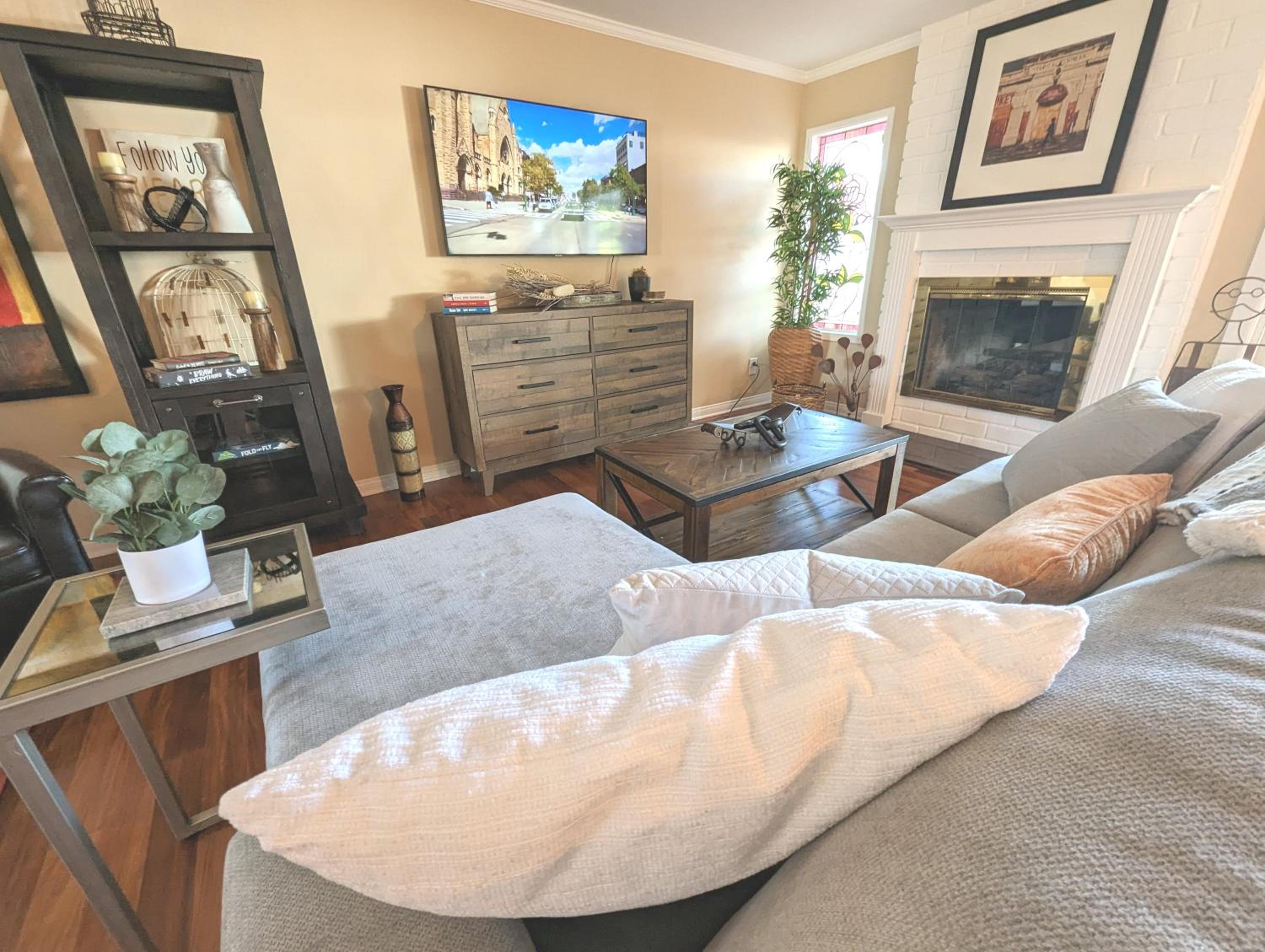 4 BR Encino Home w/ Amazing Yard, Near Everything - Property Image 5