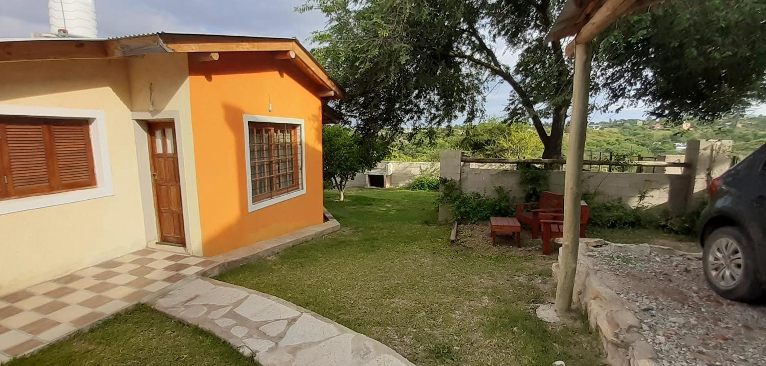 Casas HG-Desayuno sencillo entregado al check in-Pileta normal y climatizada en predio a 5 minutos en auto-Acepta mascotas bajo petición-Cochera para 1 aut