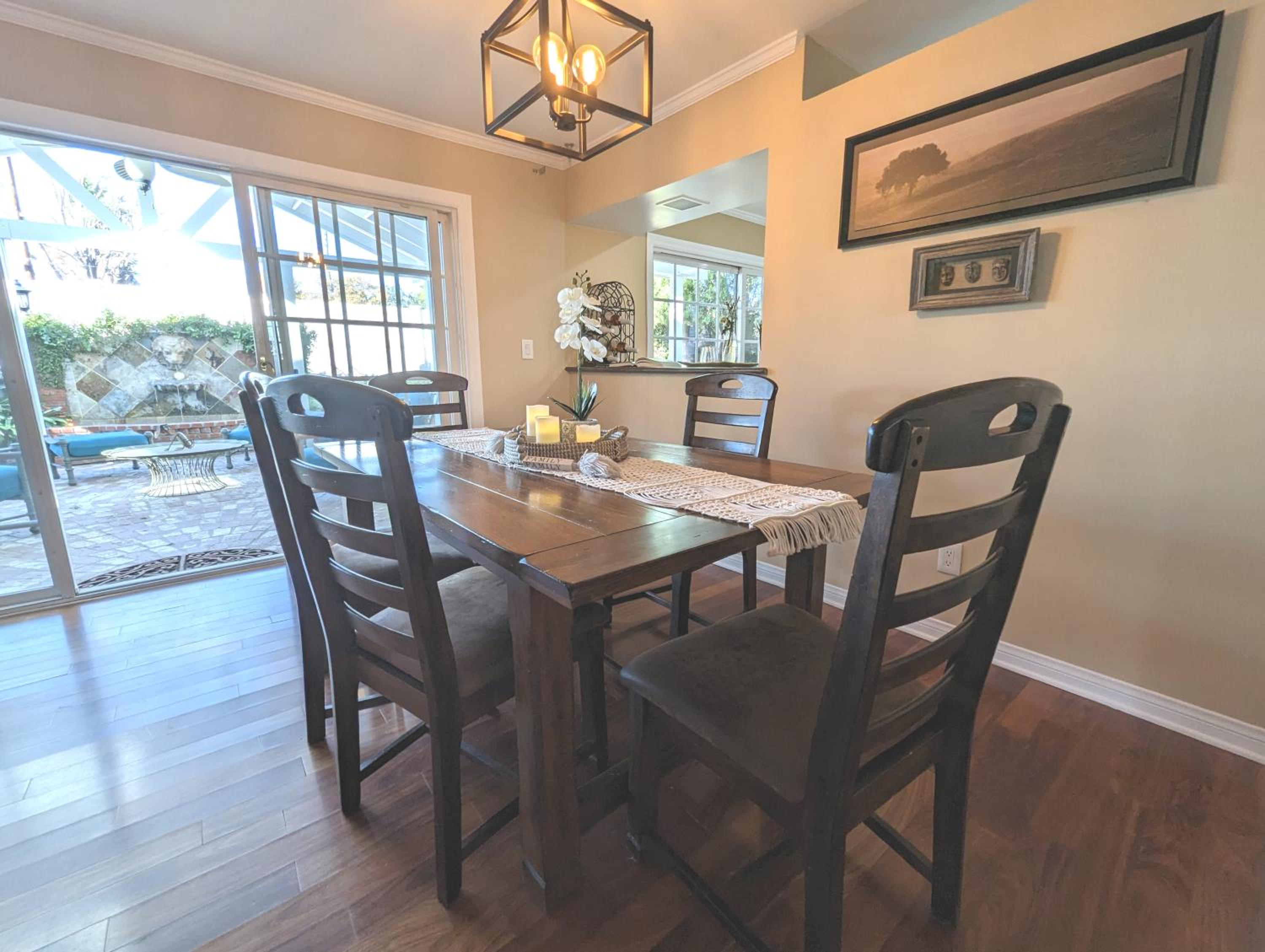 4 BR Encino Home w/ Amazing Yard, Near Everything - Property Image 4