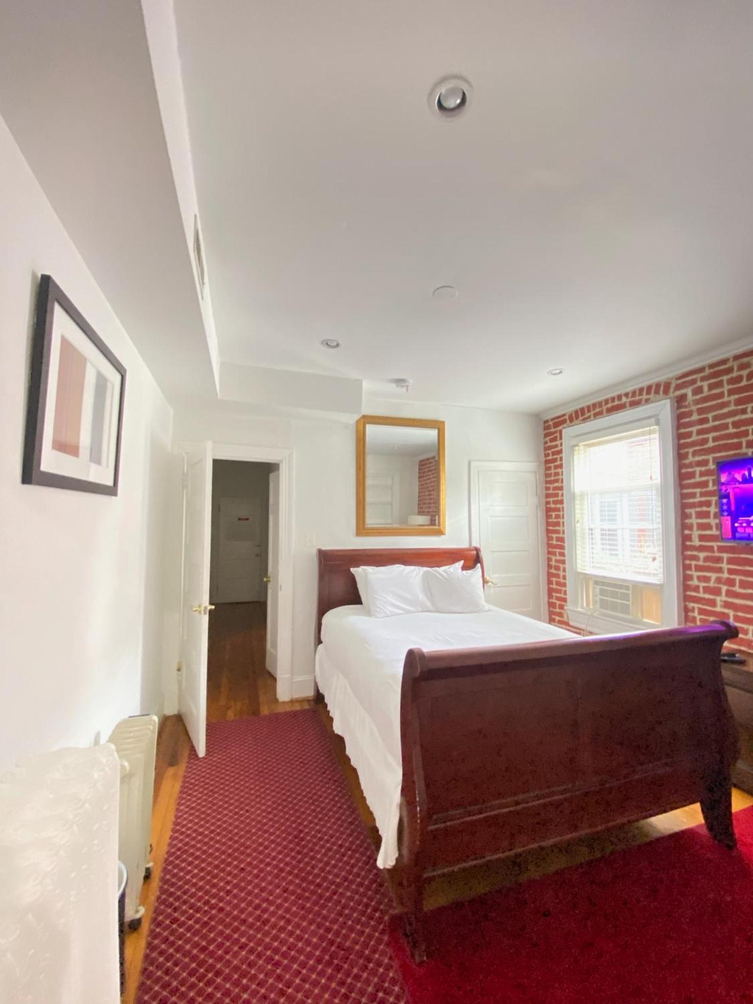 Large DUPLEX Apt 2Bdrm 1Den-Metro photo 2