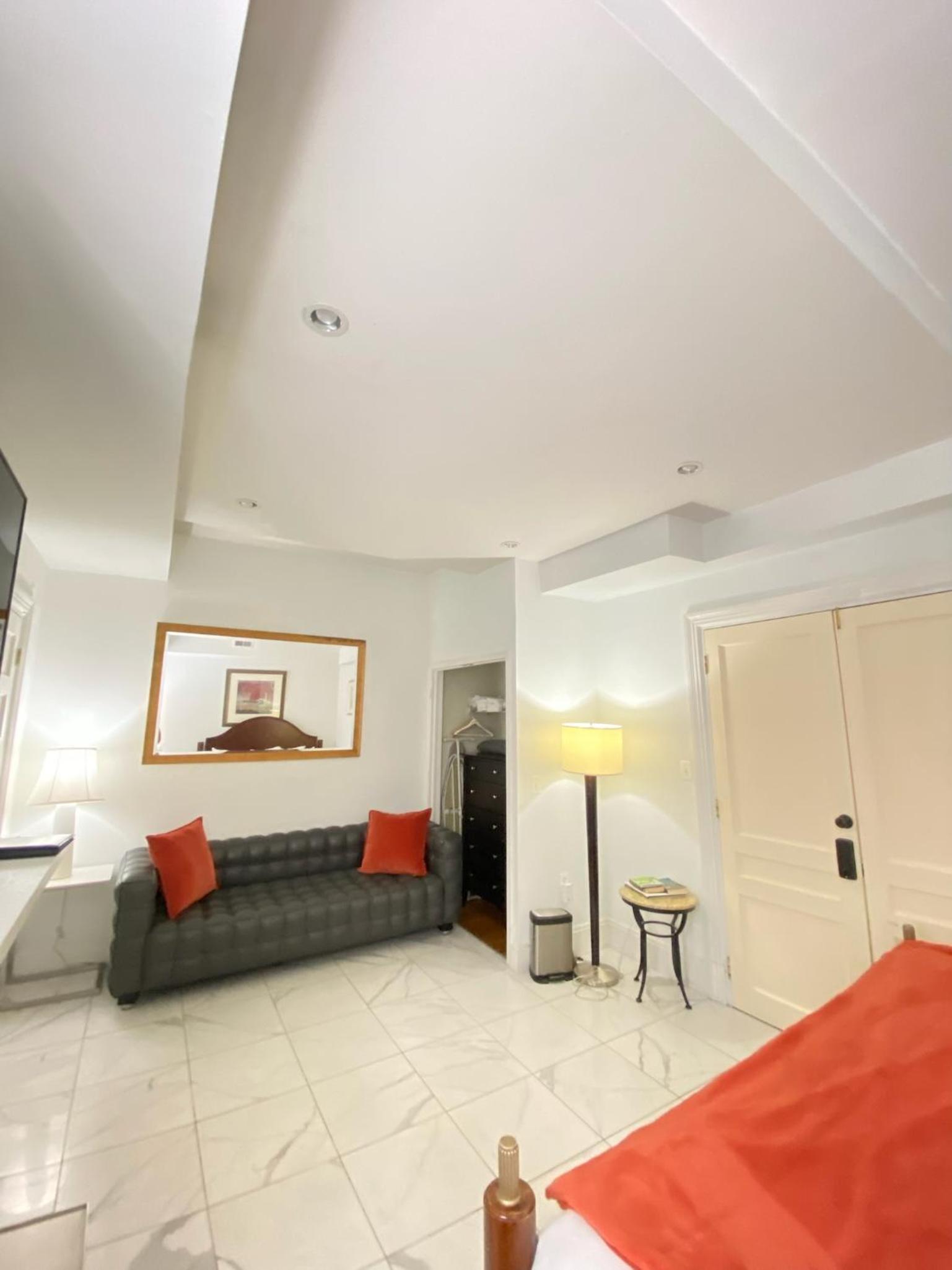 Large DUPLEX Apt 2Bdrm 1Den-Metro, photo 50