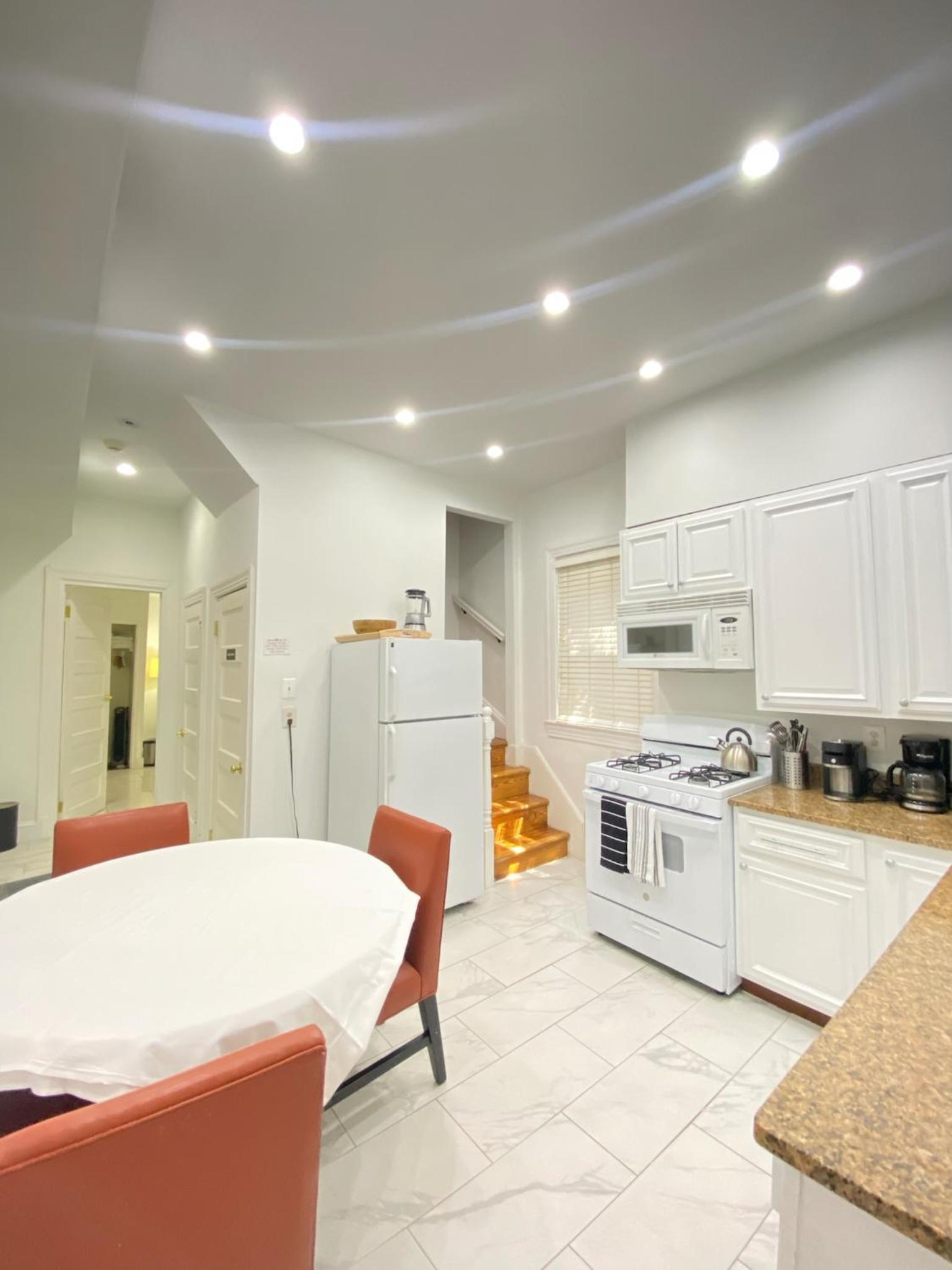 Large DUPLEX Apt 2Bdrm 1Den-Metro, photo 30