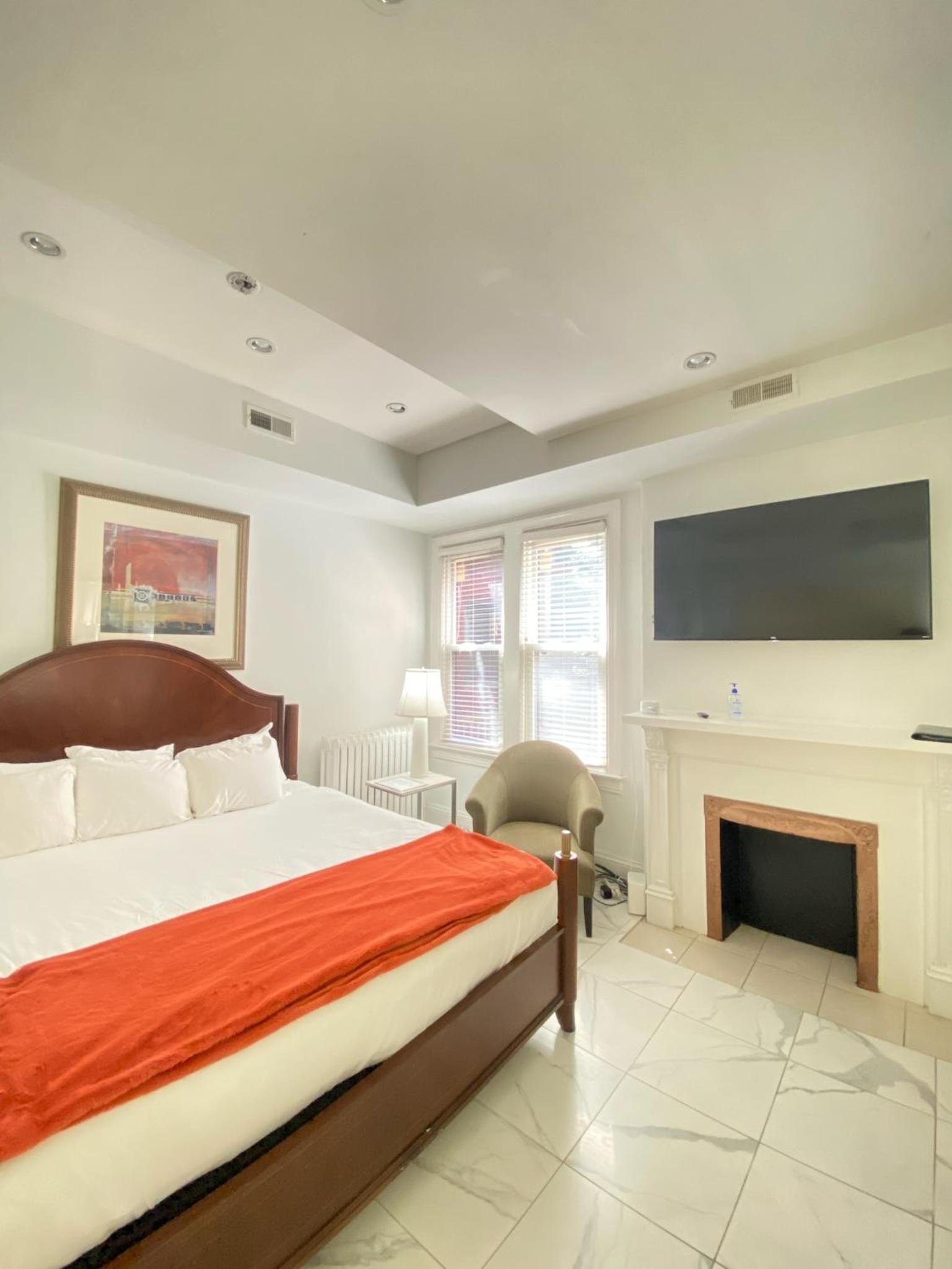 Large DUPLEX Apt 2Bdrm 1Den-Metro, photo 16