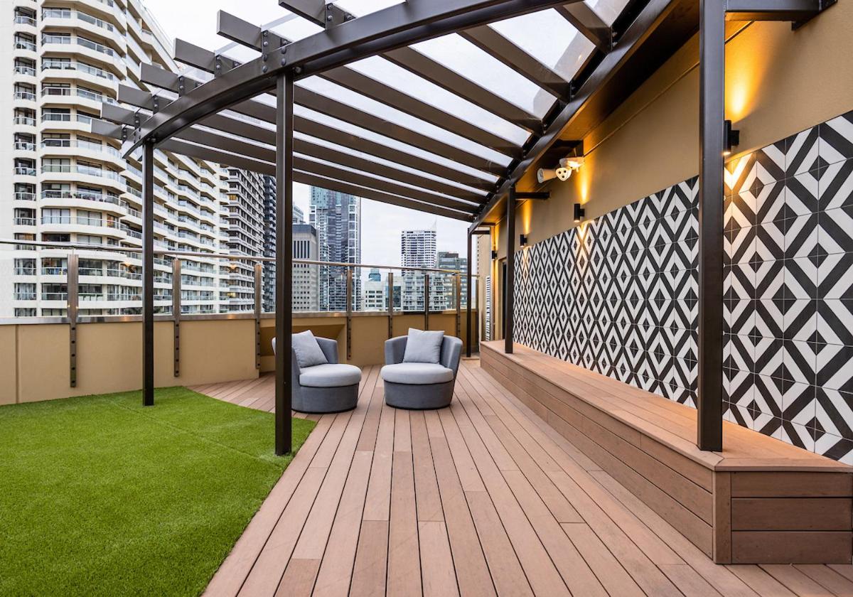Apartment on Top of the Park