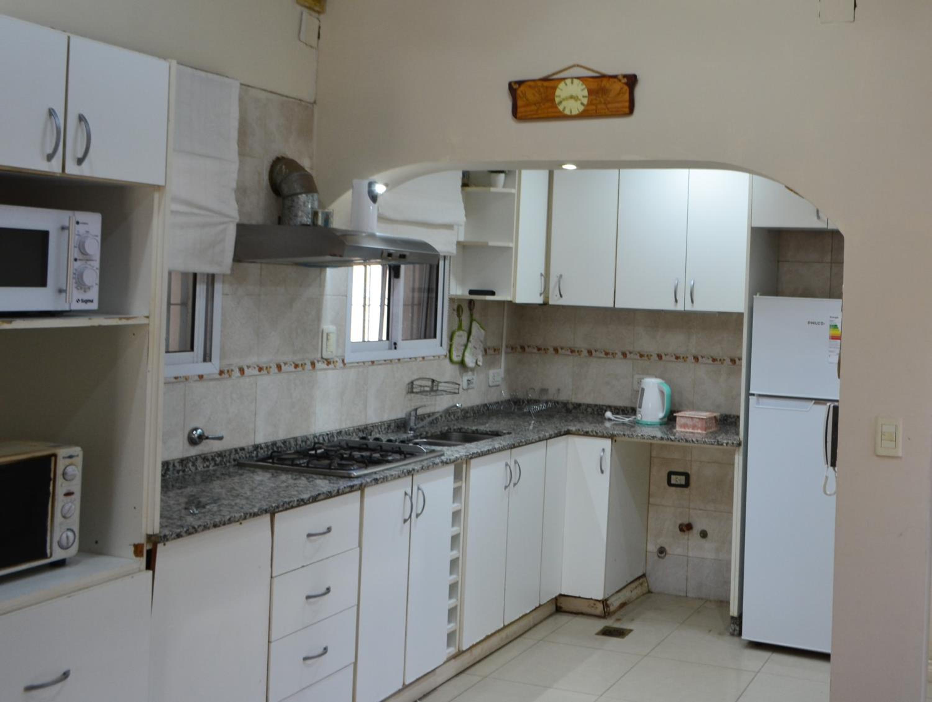 CASA AMPLIA CON COCHERA INCLUIDA CON CAPACIDAD HASTA 7 pasajeros