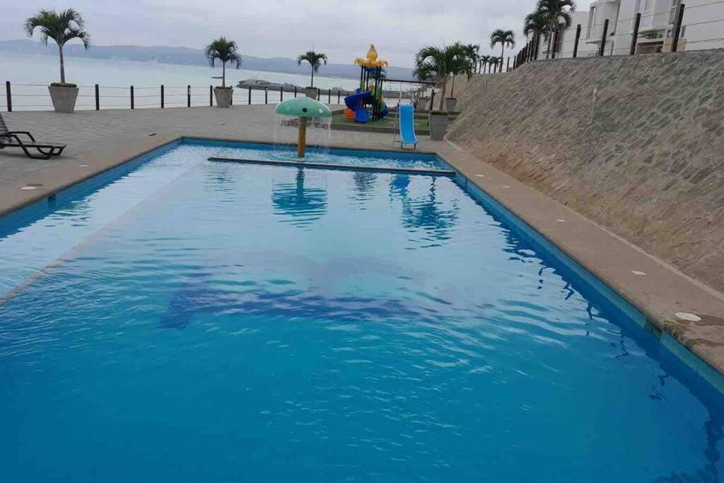Hermosa Casa con piscina frente al mar y acceso privado a la playa view 4