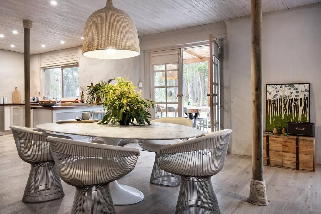 Forest Estate Daylesford 8 Bedrooms 18 pax Pool Sauna Weddings