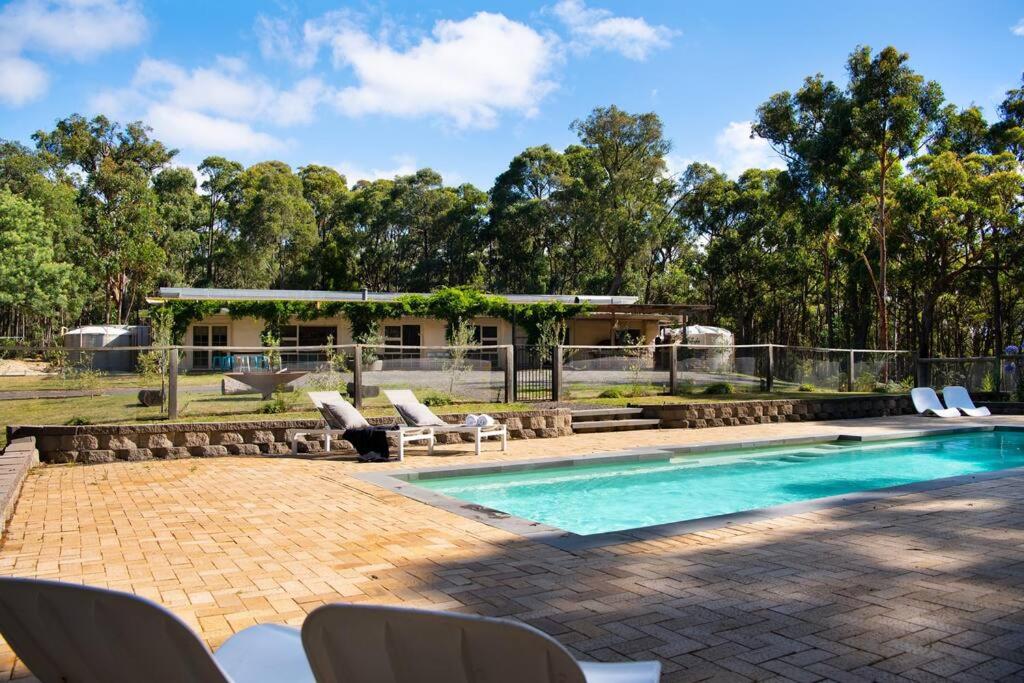 Forest Estate Daylesford 8 Bedrooms 18 pax Pool Sauna Weddings