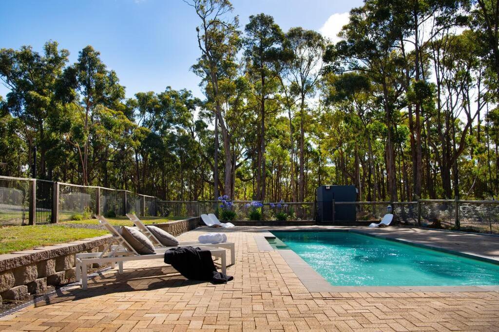 Forest Estate Daylesford 8 Bedrooms 18 pax Pool Sauna Weddings