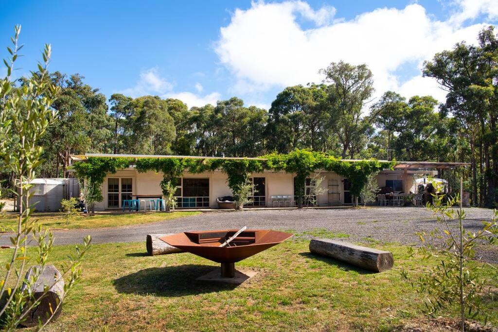 Forest Estate Daylesford 8 Bedrooms 18 pax Pool Sauna Weddings