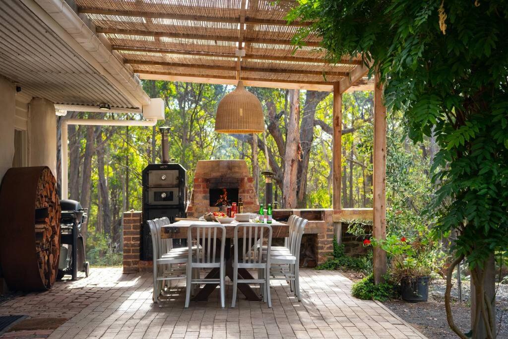 Forest Estate Daylesford 8 Bedrooms 18 pax Pool Sauna Weddings