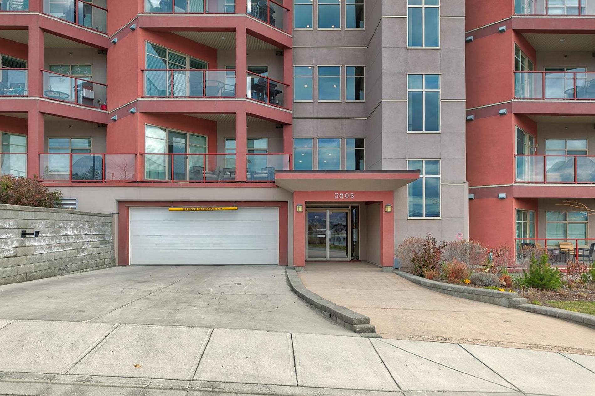 Stay In The Okanagan - Copper Sky, West Kelowna