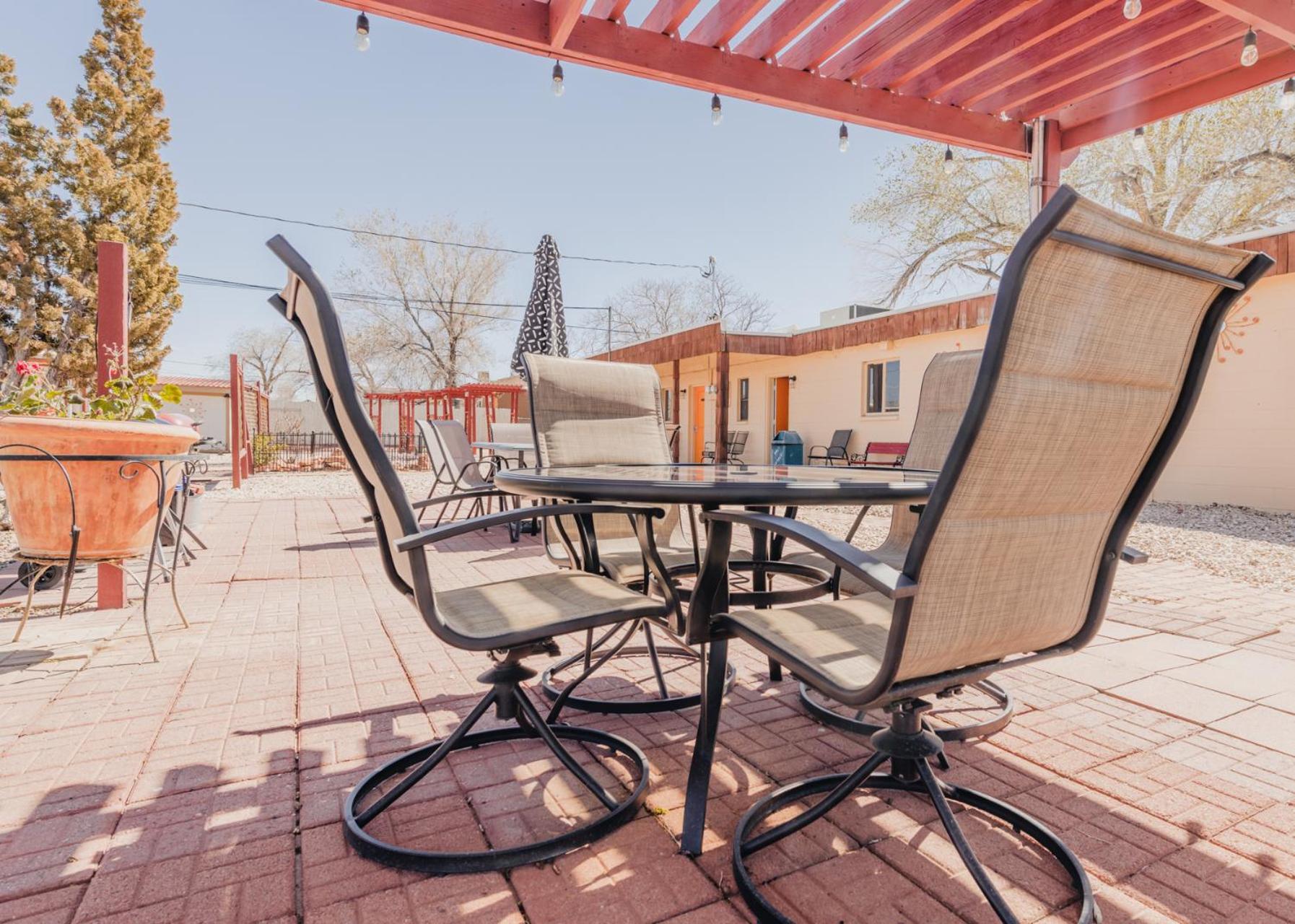Home Style Apartments - 1 & 3 BR Suites with Full Kitchen