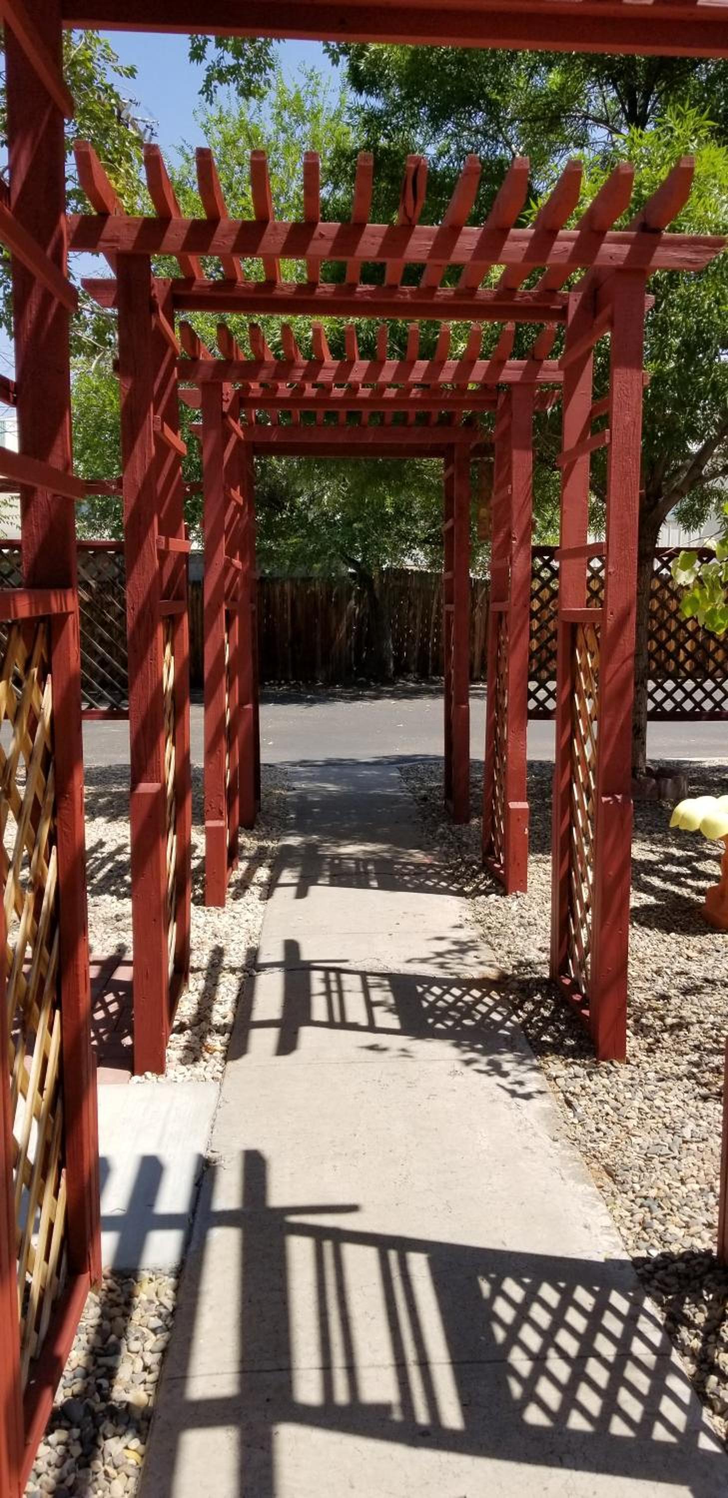 Home Style Apartments - 1 & 3 BR Suites with Full Kitchen