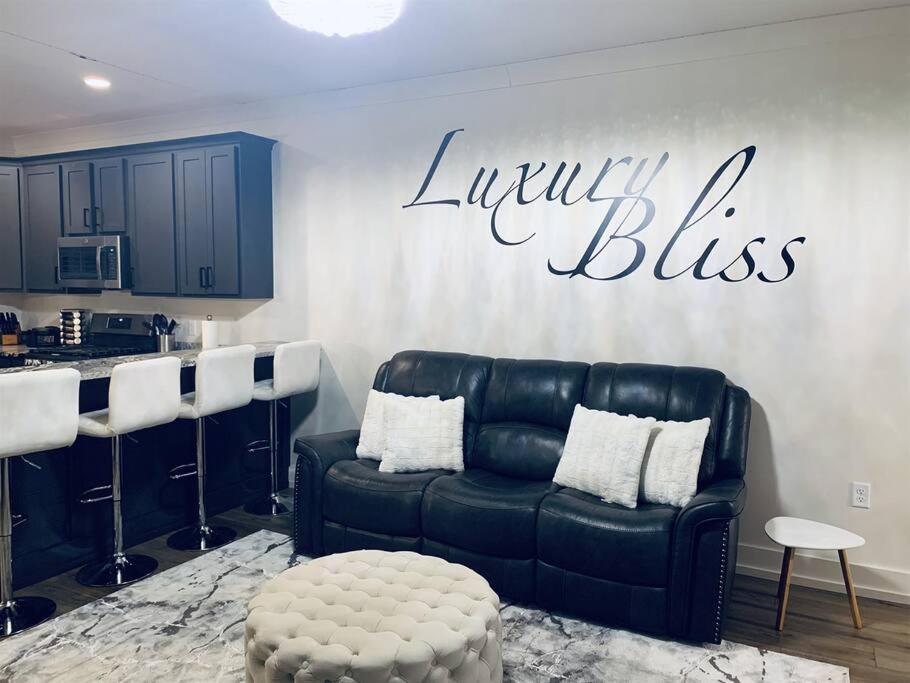 Luxury Bliss, Close to Major Attractions w/Game Room & Gas Grill view 4