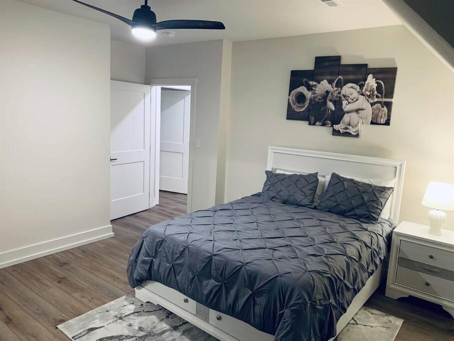 Luxury Bliss, Close to Major Attractions w/Game Room & Gas Grill view 5