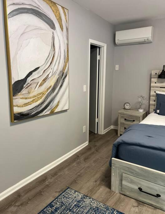Sleek 1 Bedroom Apartment Plus Balcony 30 Mins to NYC view 3