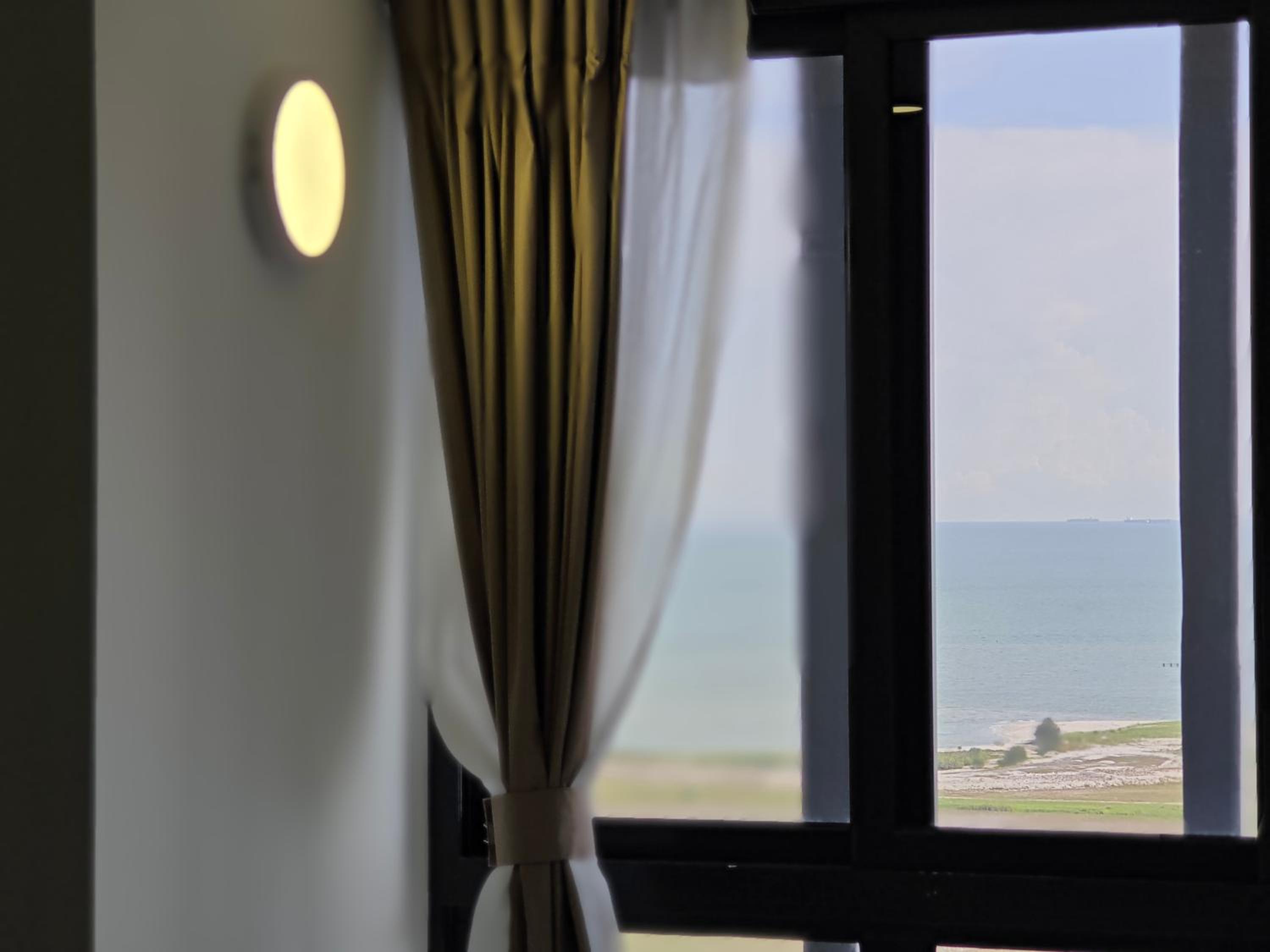 Trevor bathtub Imperio residence seaview jonker5min photo 5
