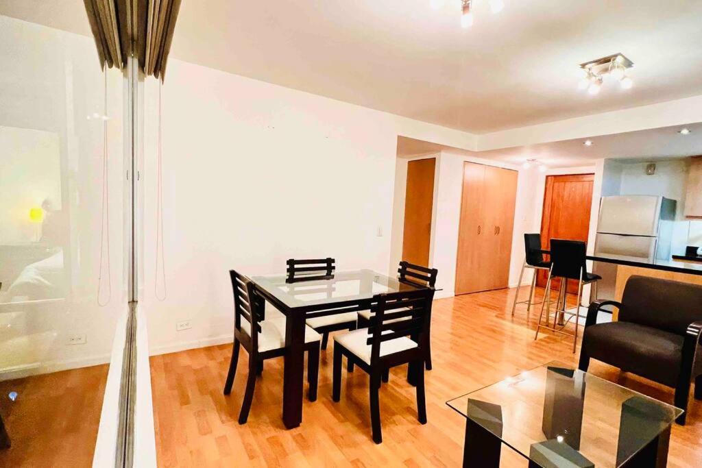 Suite frente al Quicentro Shopping vista frontal piso alto diagonal al Hotel Sheraton