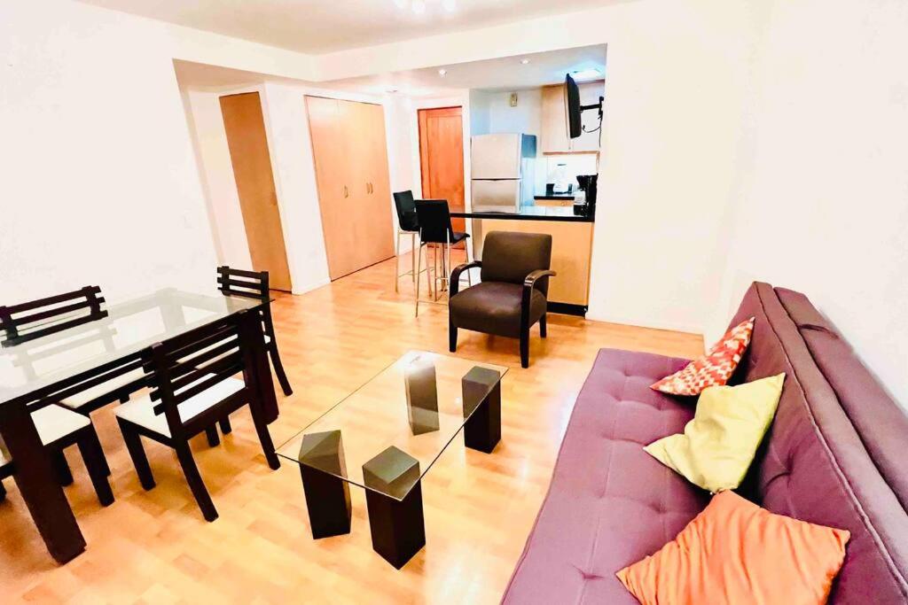 Suite frente al Quicentro Shopping vista frontal piso alto diagonal al Hotel Sheraton