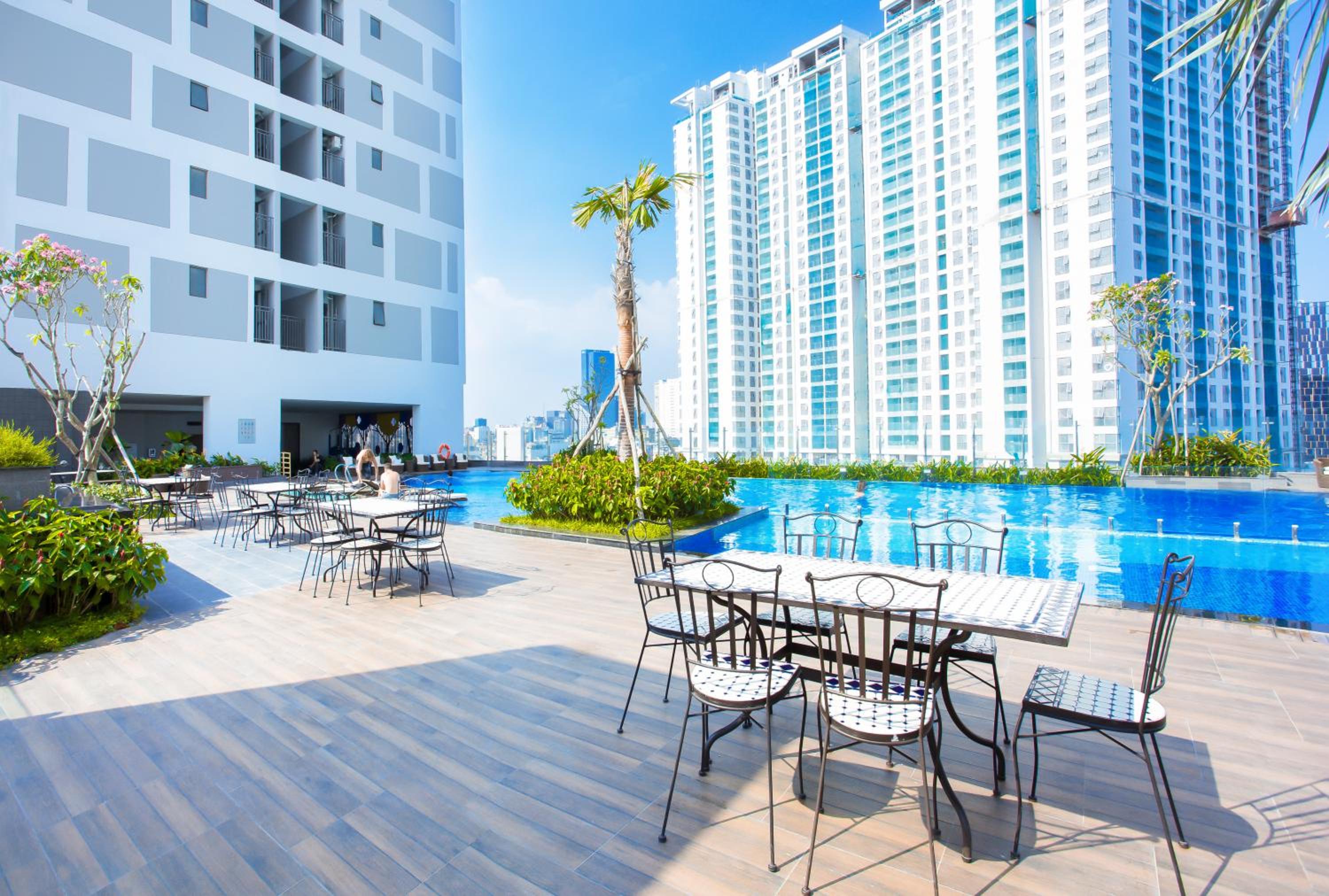 CBD RIVERGATE- Infinity Pool Signature