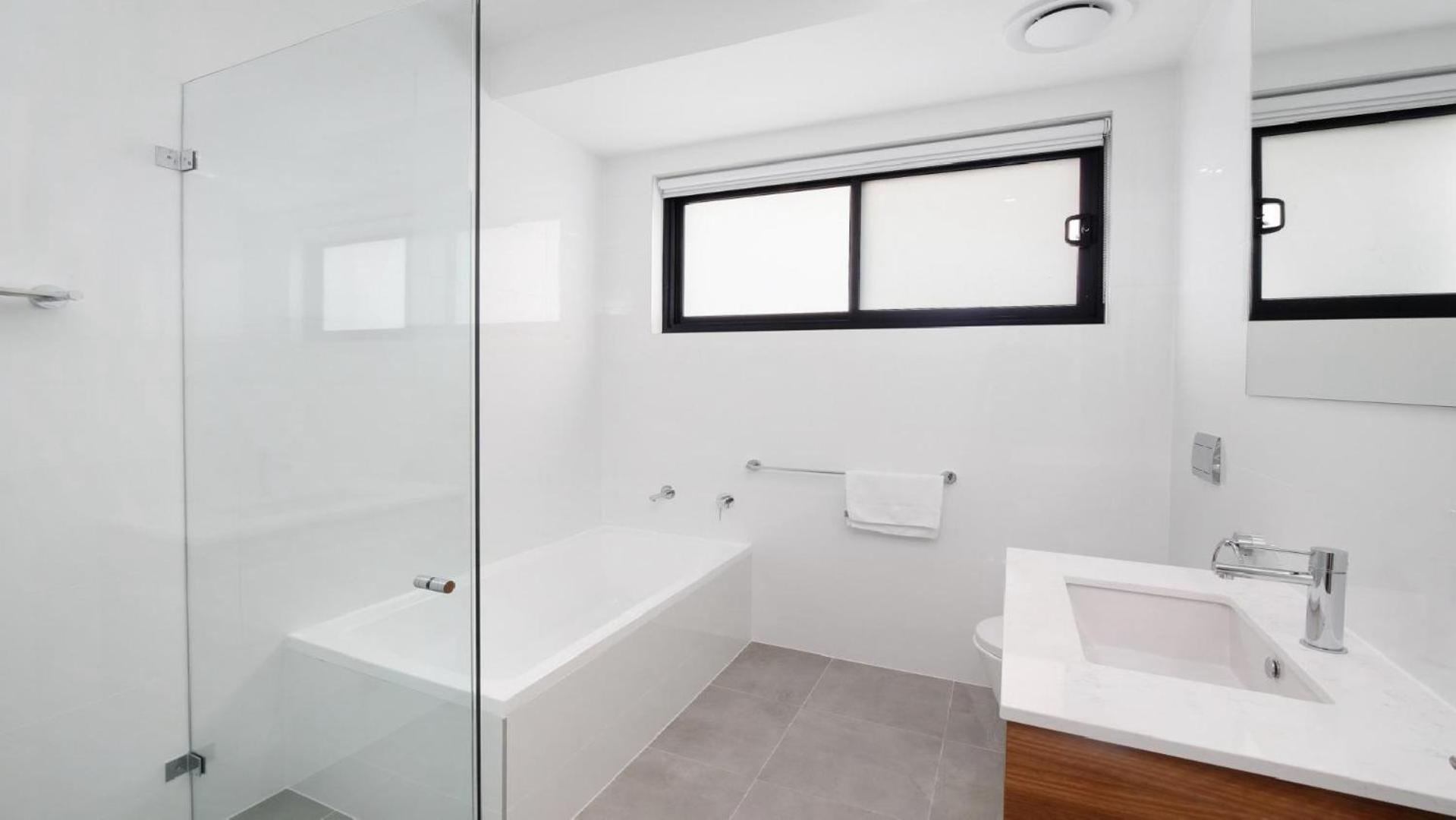 #15 The Ash Apartments Close To Beach Accom Holidays