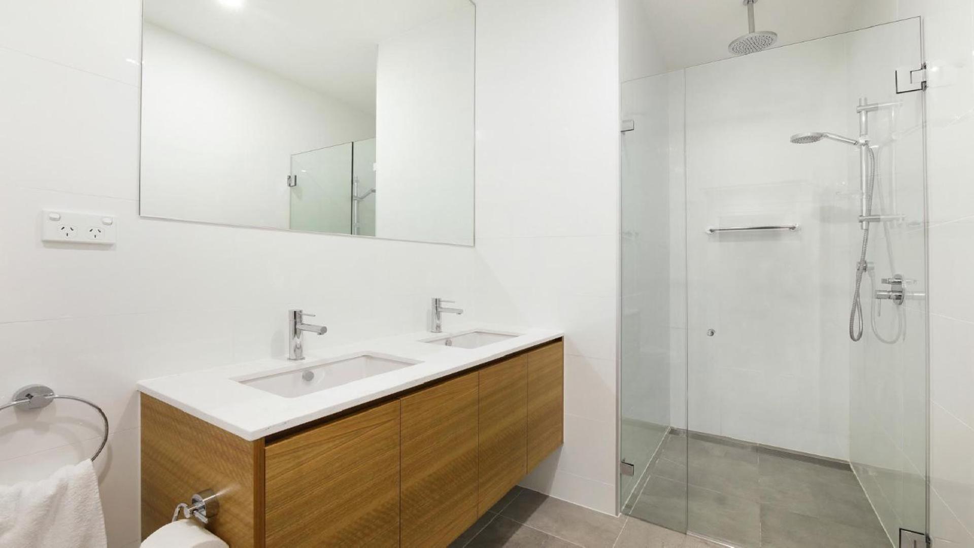 #15 The Ash Apartments Close To Beach Accom Holidays