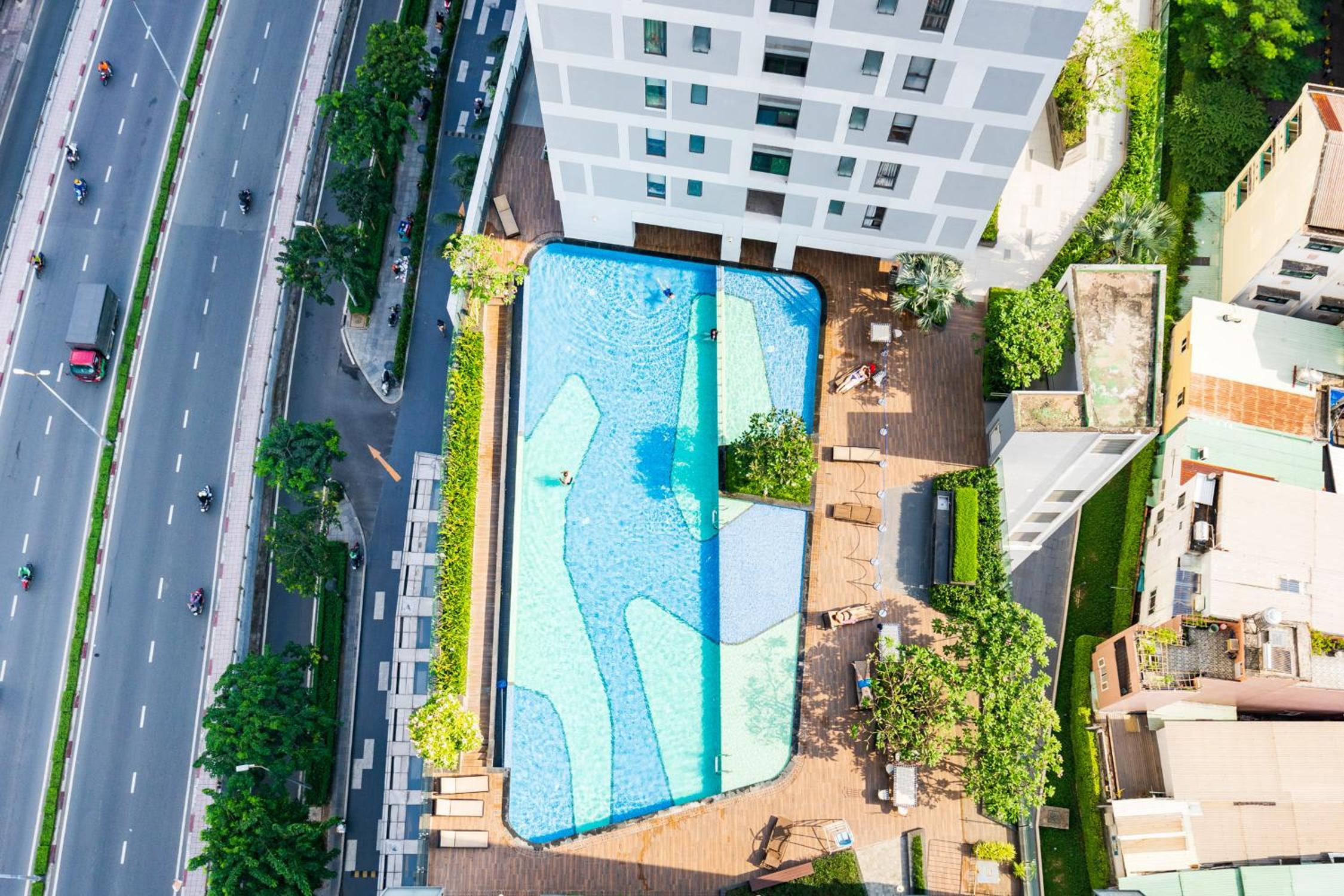 CBD RIVERGATE- Infinity Pool Signature