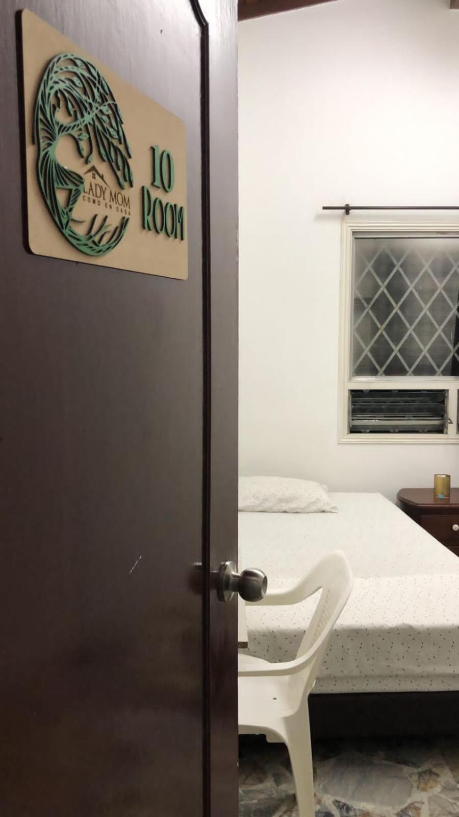 Lady Mom Hostal